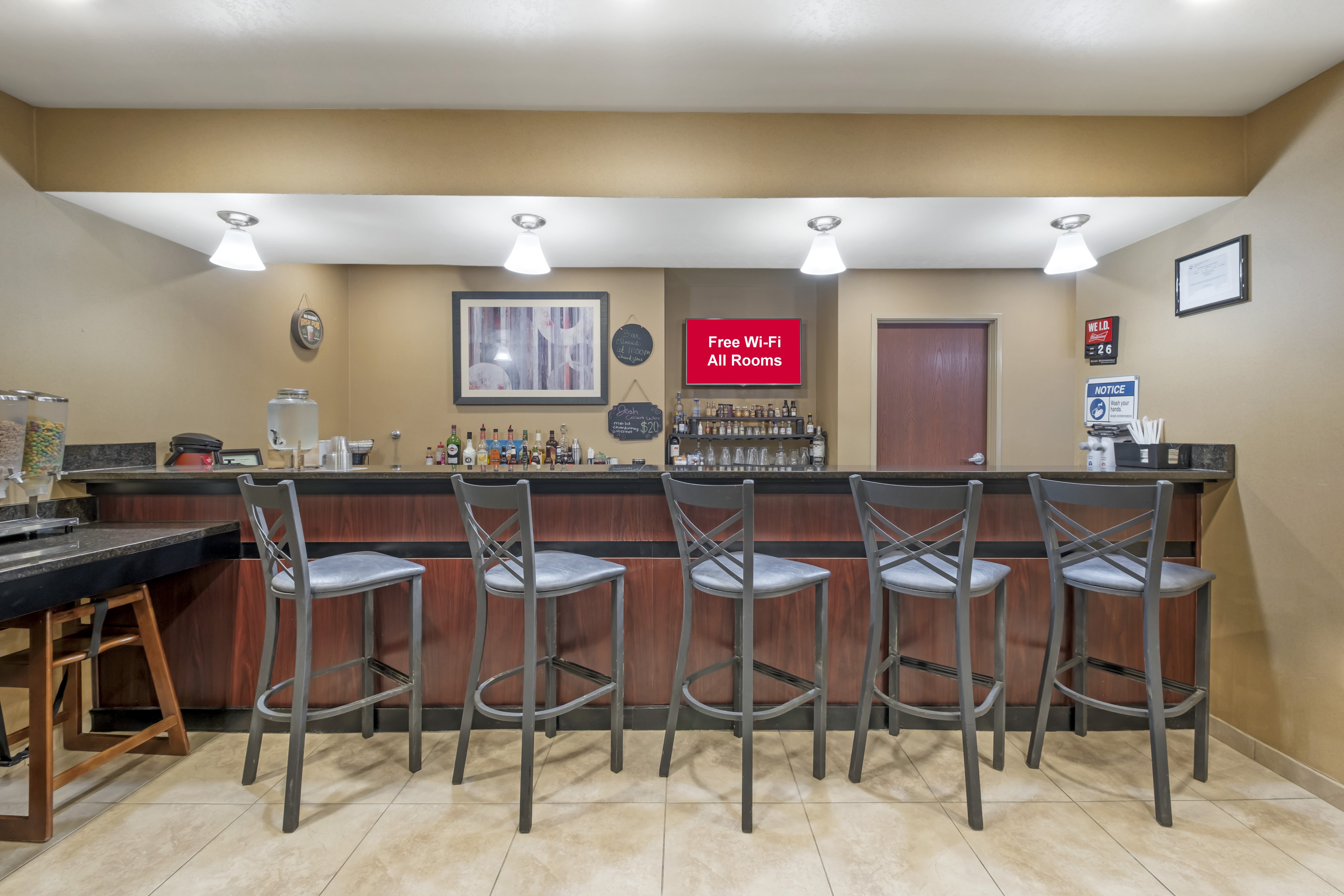 Cobblestone Hotel & Suites - Charlestown In 43/74
