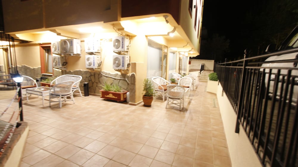 AVE MARIA HOTEL 43/65