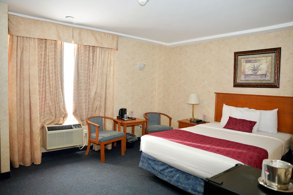 STANDARD, QUEEN BED