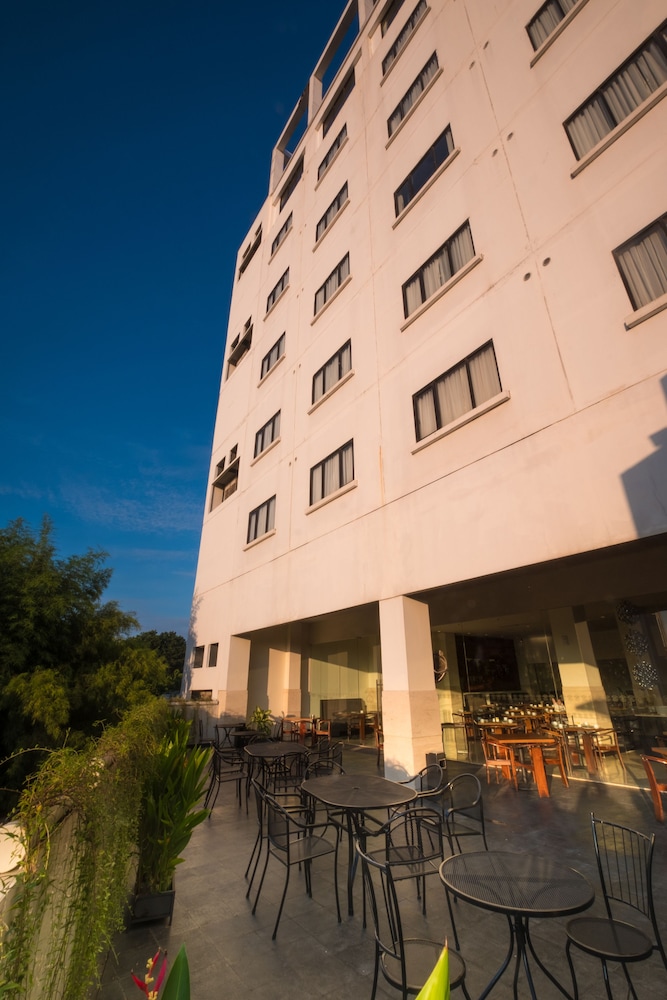 Sintesa Peninsula Hotel 4/60