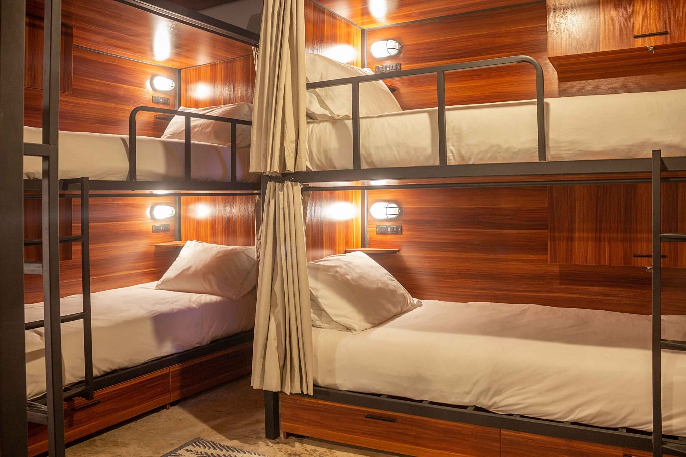 Mixed Dorm, 12 Beds