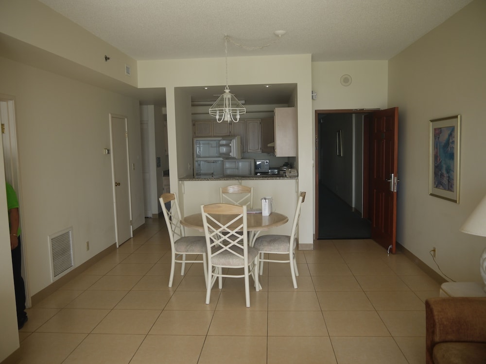 Aquarius Beach Tower 5/57