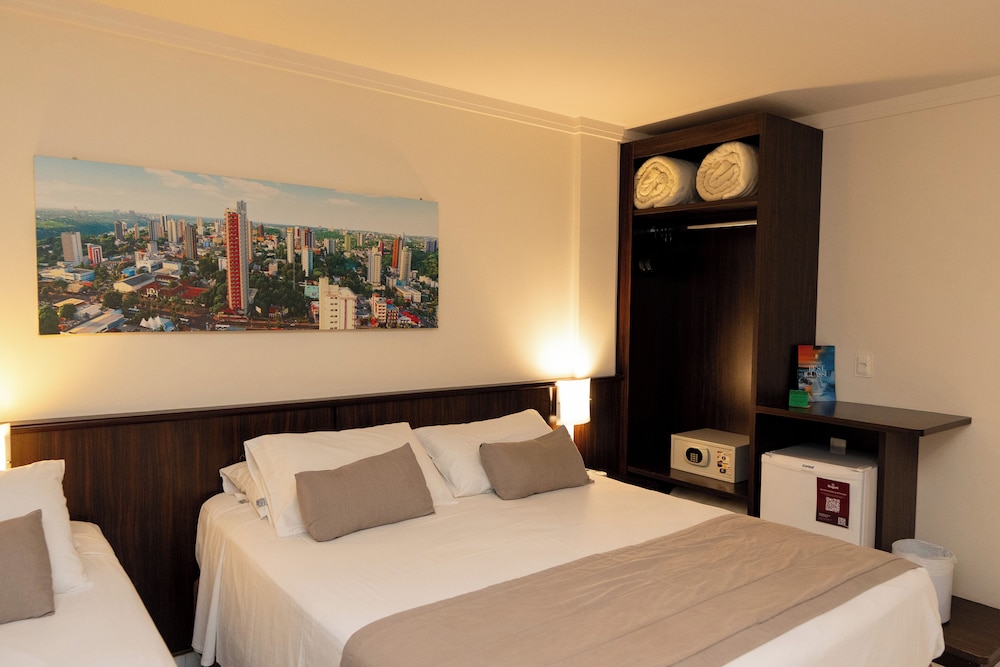 Deluxe, Triple, 1 Queen and 1 Single Bed