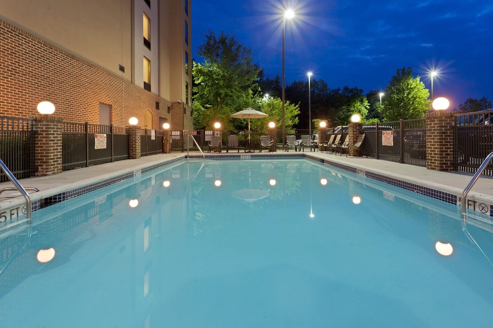 Holiday Inn Express Hotel And Suites Dover 37/60