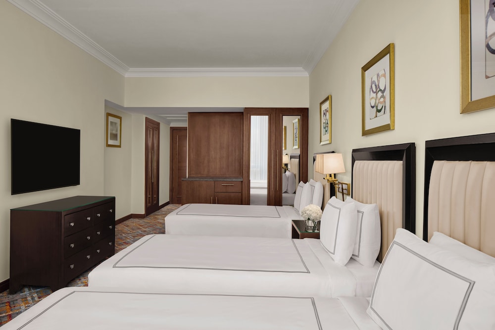 غرفة كلاسيكية ثلاثية بثلاثة أسرّة بإطلالة على المدينة، سويس اوتيل المقام مكة(Swissotel Al Maqam Makkah) 3/10