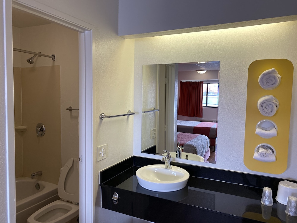 Motel6 Memphis, TN - Downtown 56/58