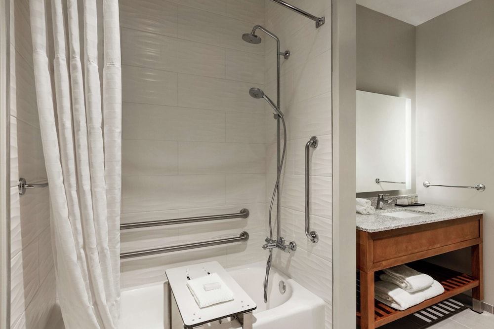 Embassy Suites By Hilton Sarasota Fl 12/65