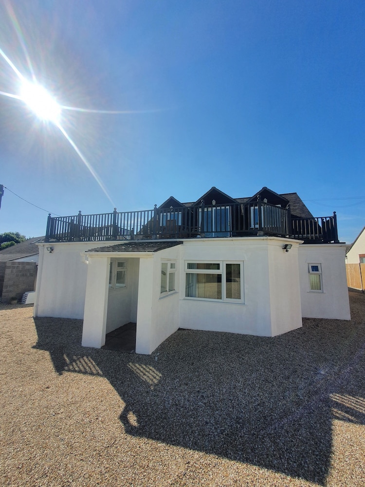 OYO Hawk House 45/60