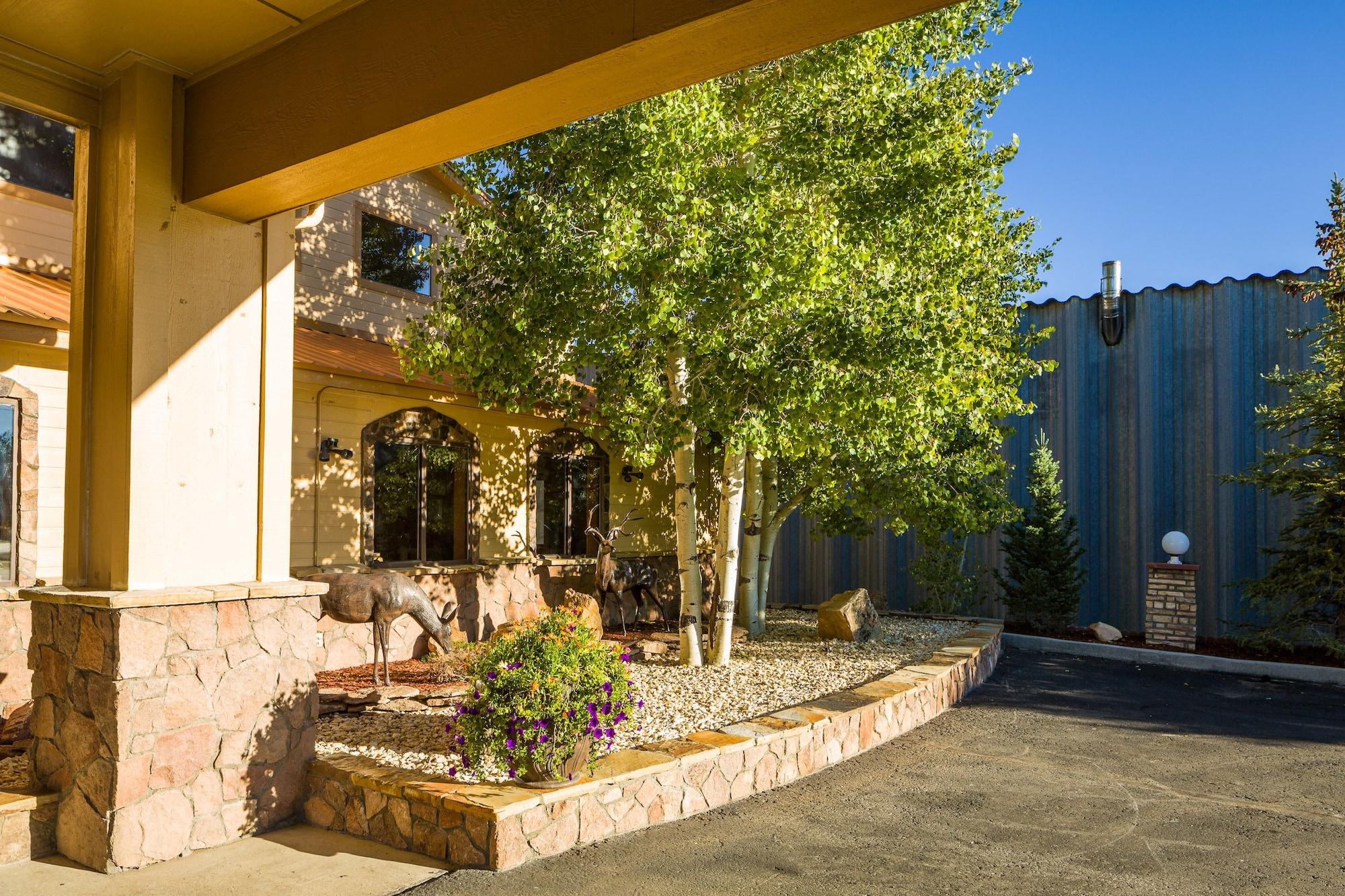 Alpine Inn & Suites 19/21