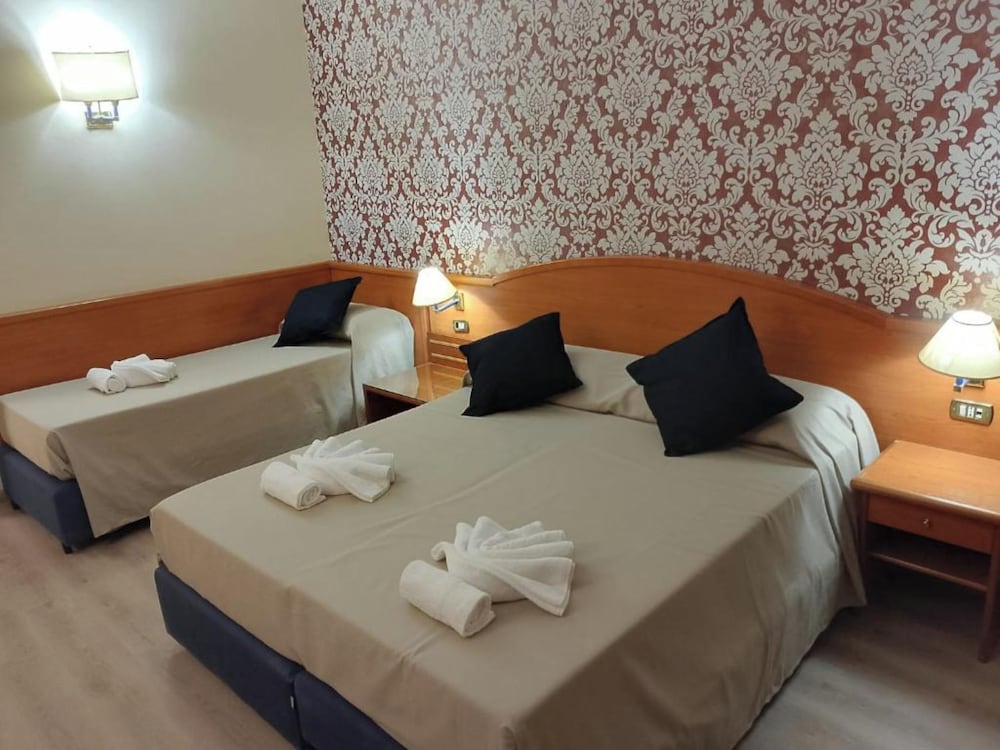 AMADEUS HOTEL ROME 12/50