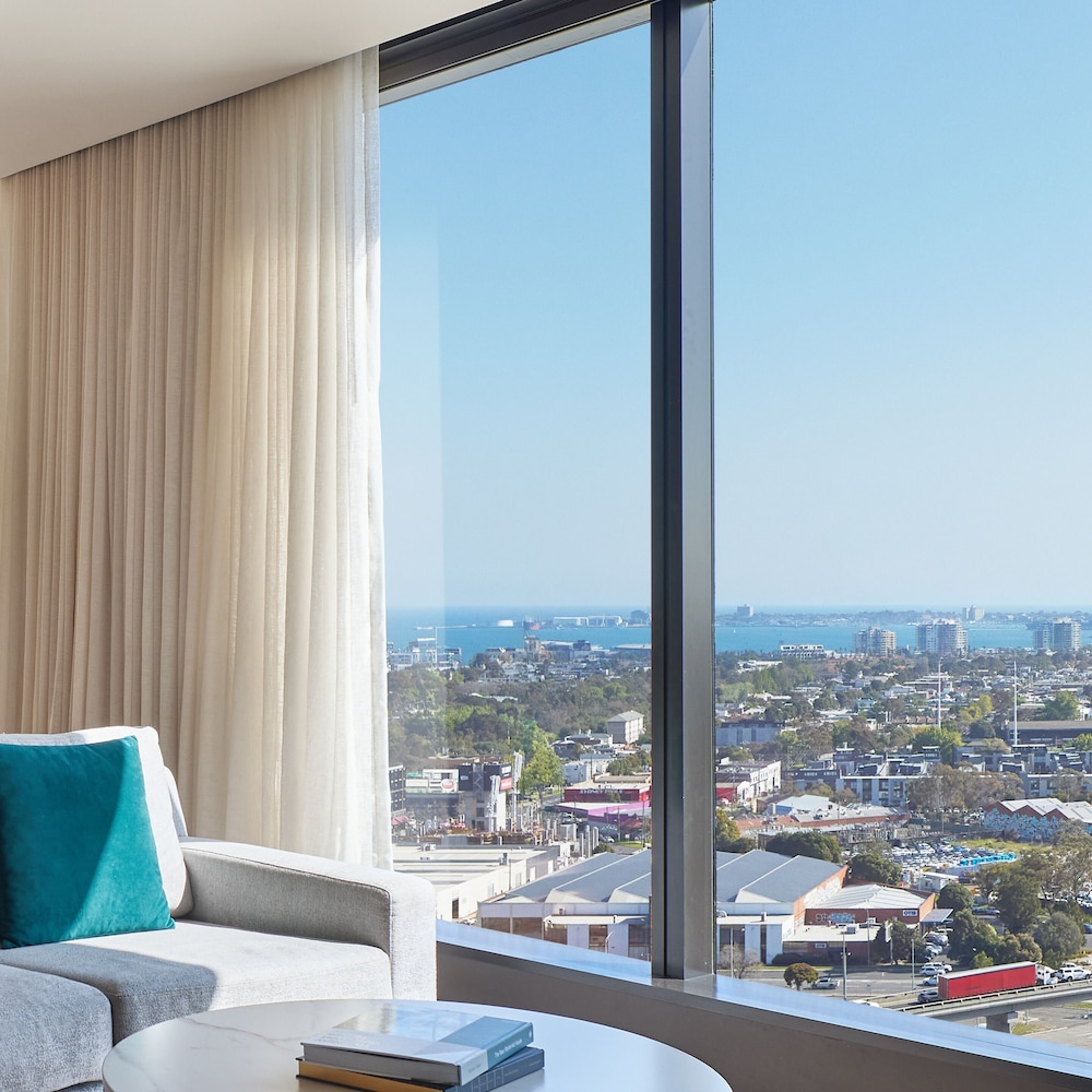 PAN PACIFIC MELBOURNE 30/73