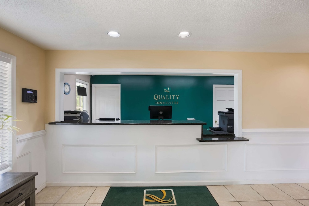 Quality Inn & Suites Greensboro near Lake Oconee 6/36