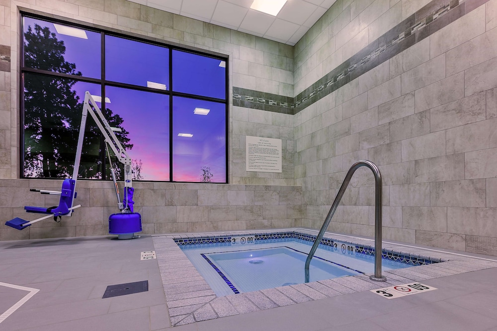 Hampton Inn Suites Bend 31/48