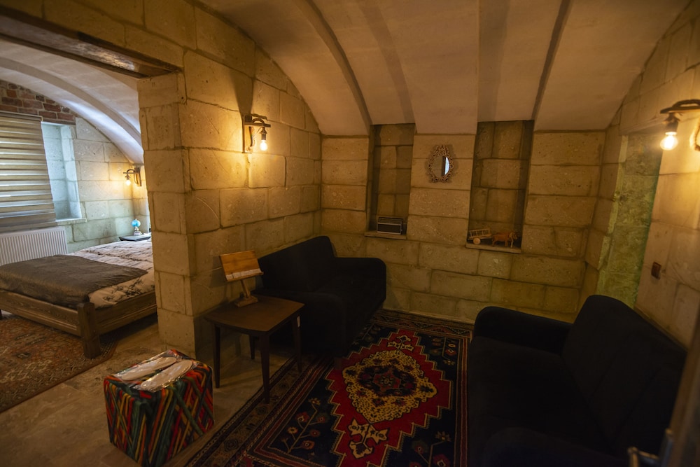 The Cave House 30/38