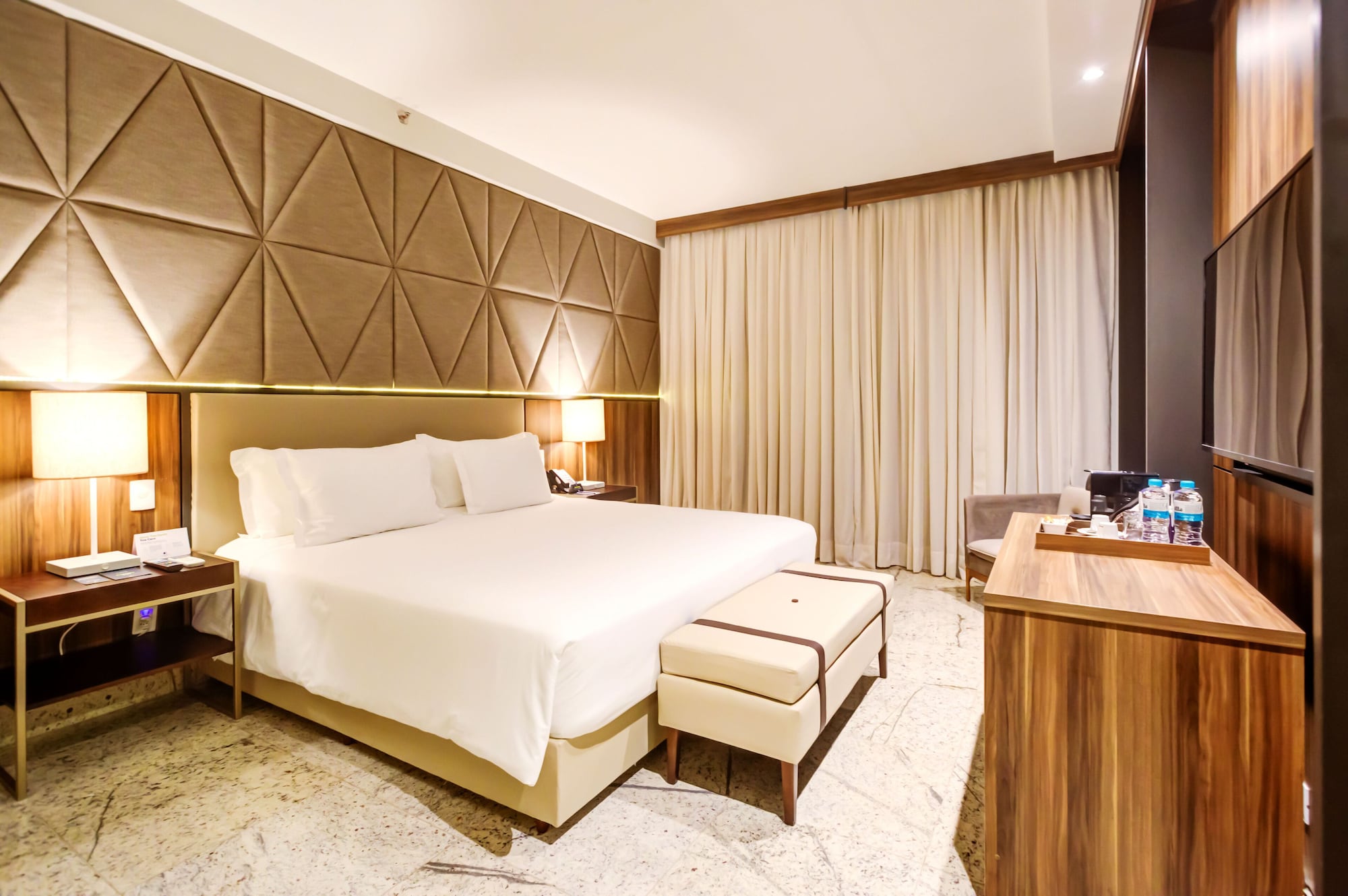 1 BEDROOM, DELUXE