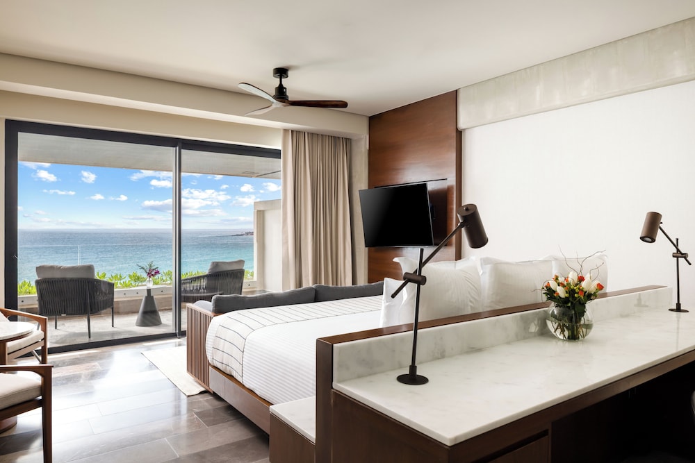 Preferred Club, Junior Suite, King Bed, Ocean Front