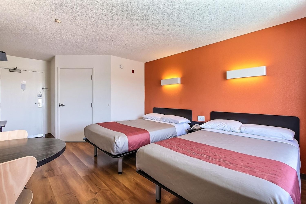 Motel6 Gilroy, CA 28/56