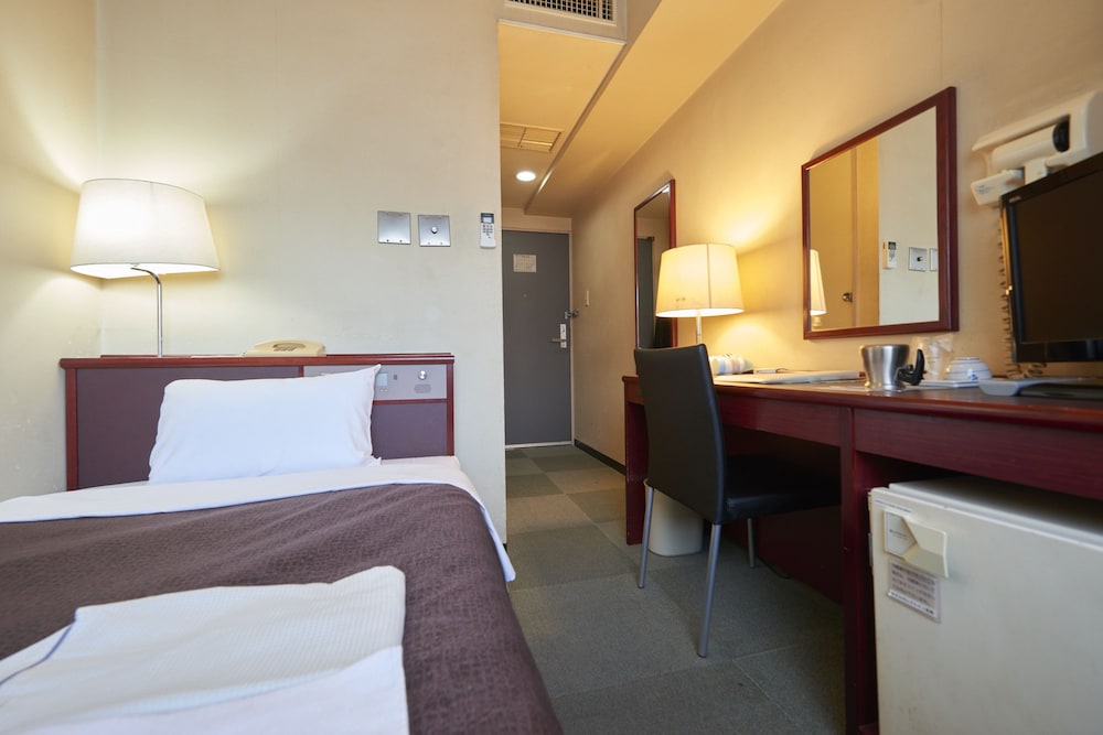 ROOM, SINGLE