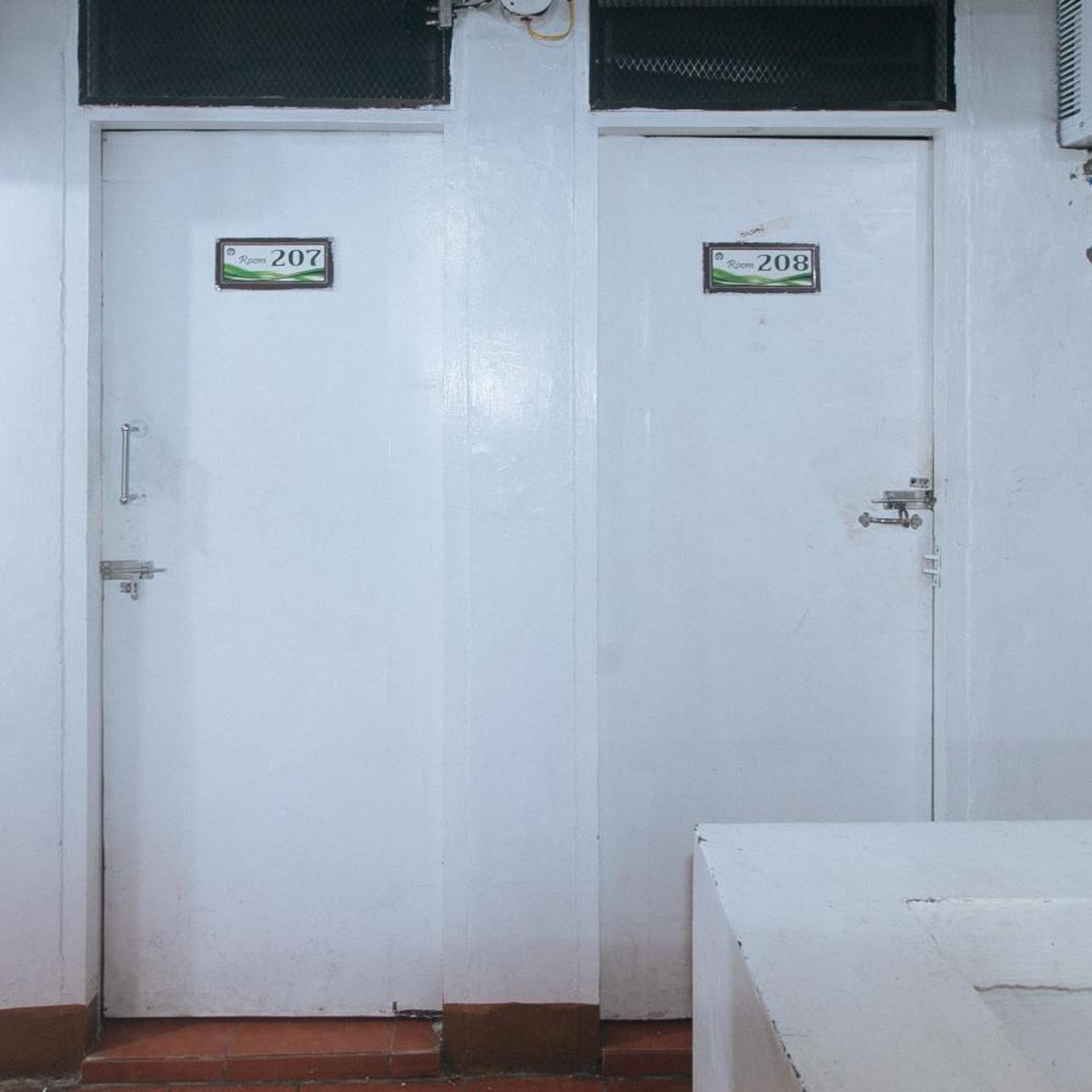 RedDoorz near OWWA Pasay 43/46