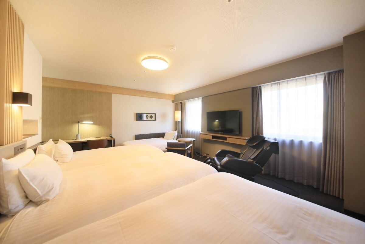 4 BEDROOMS, QUADRUPLE