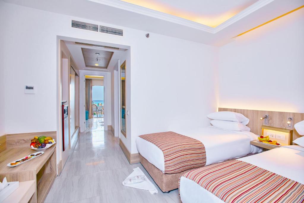 Titanic Beach Spa And Aqua Park 13/29
