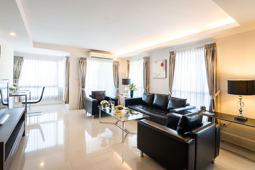 Beyond Suite Hotel 52/73