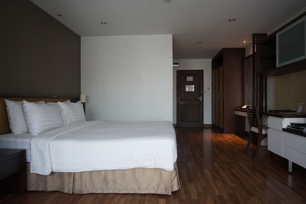 The Grand Napat 10/61