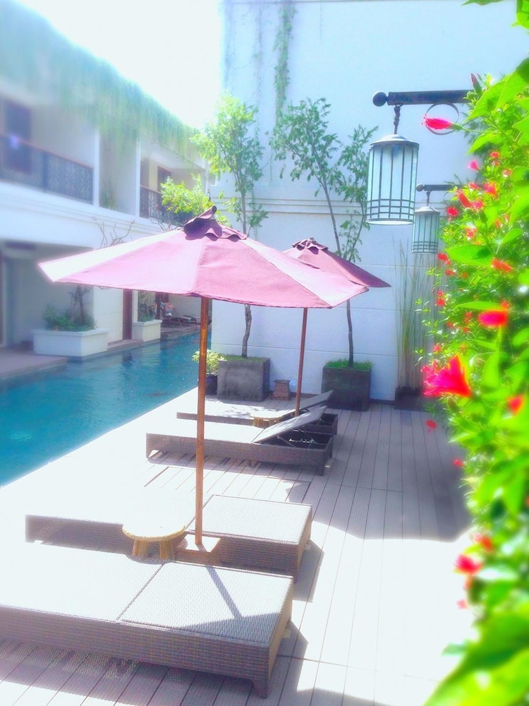 Seminyak Lagoon All Suites Hotel 41/47