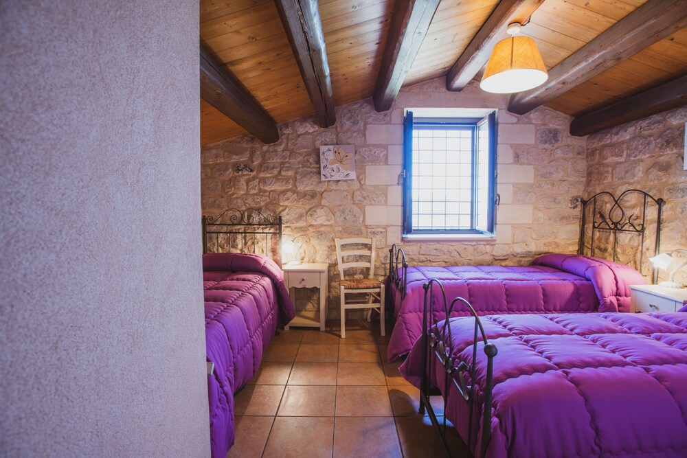 Borgo Monachella 11/50