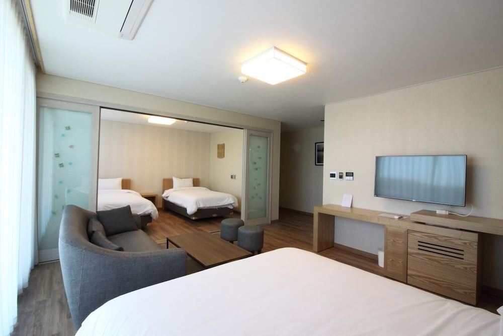 Suave Hotel 13/30