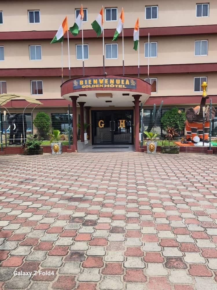 Golden Hotel 29/35