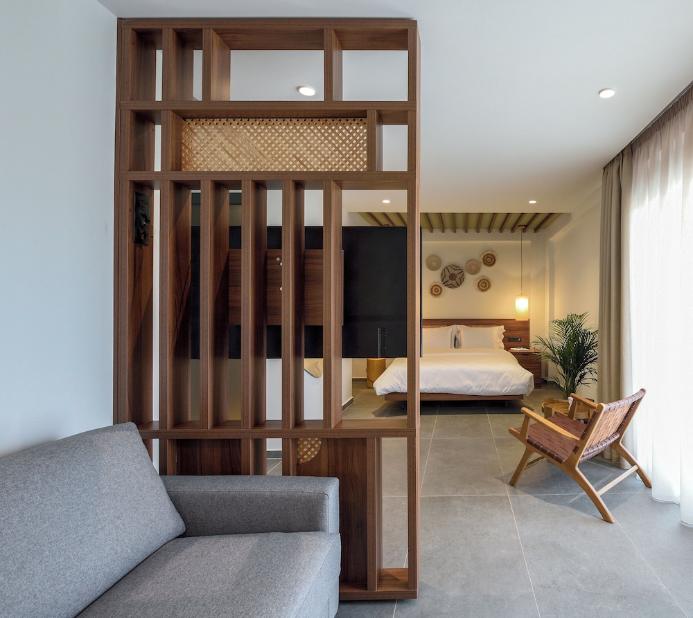 Amyntas Seafront Hotel 45/58