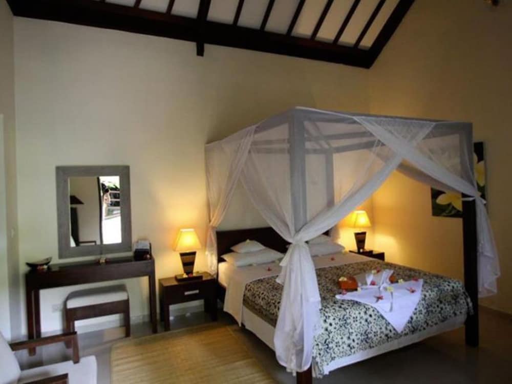 Frangipani Beach Villa 28/68