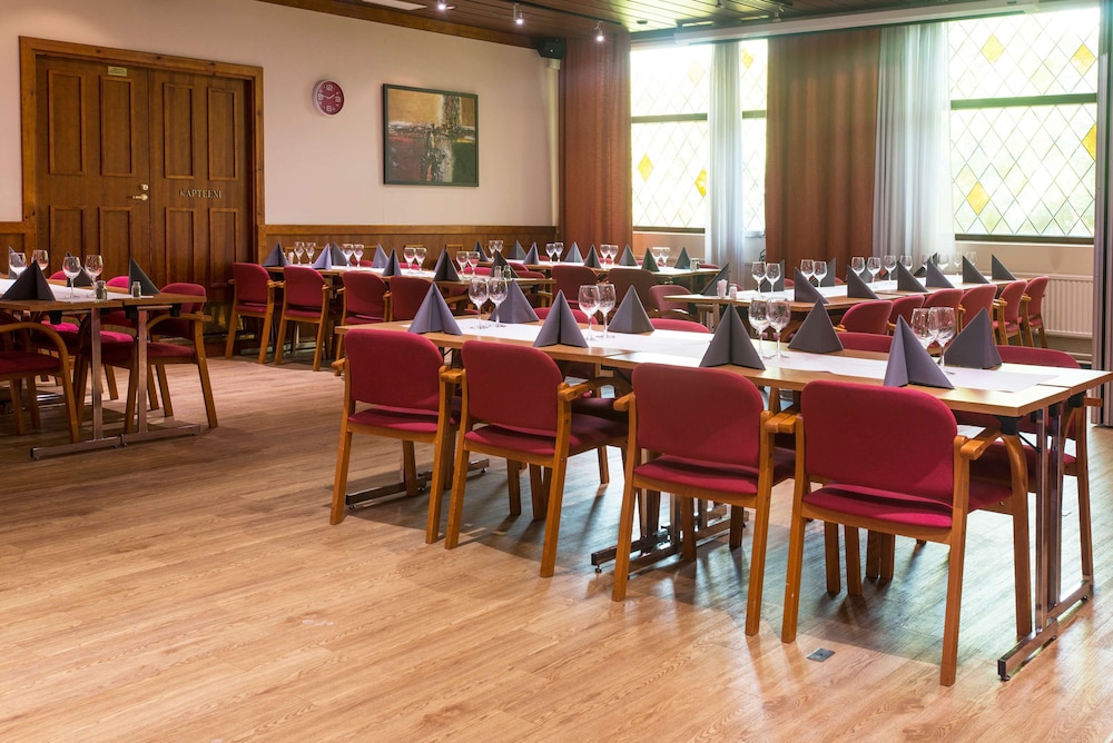 restaurant cafeteria