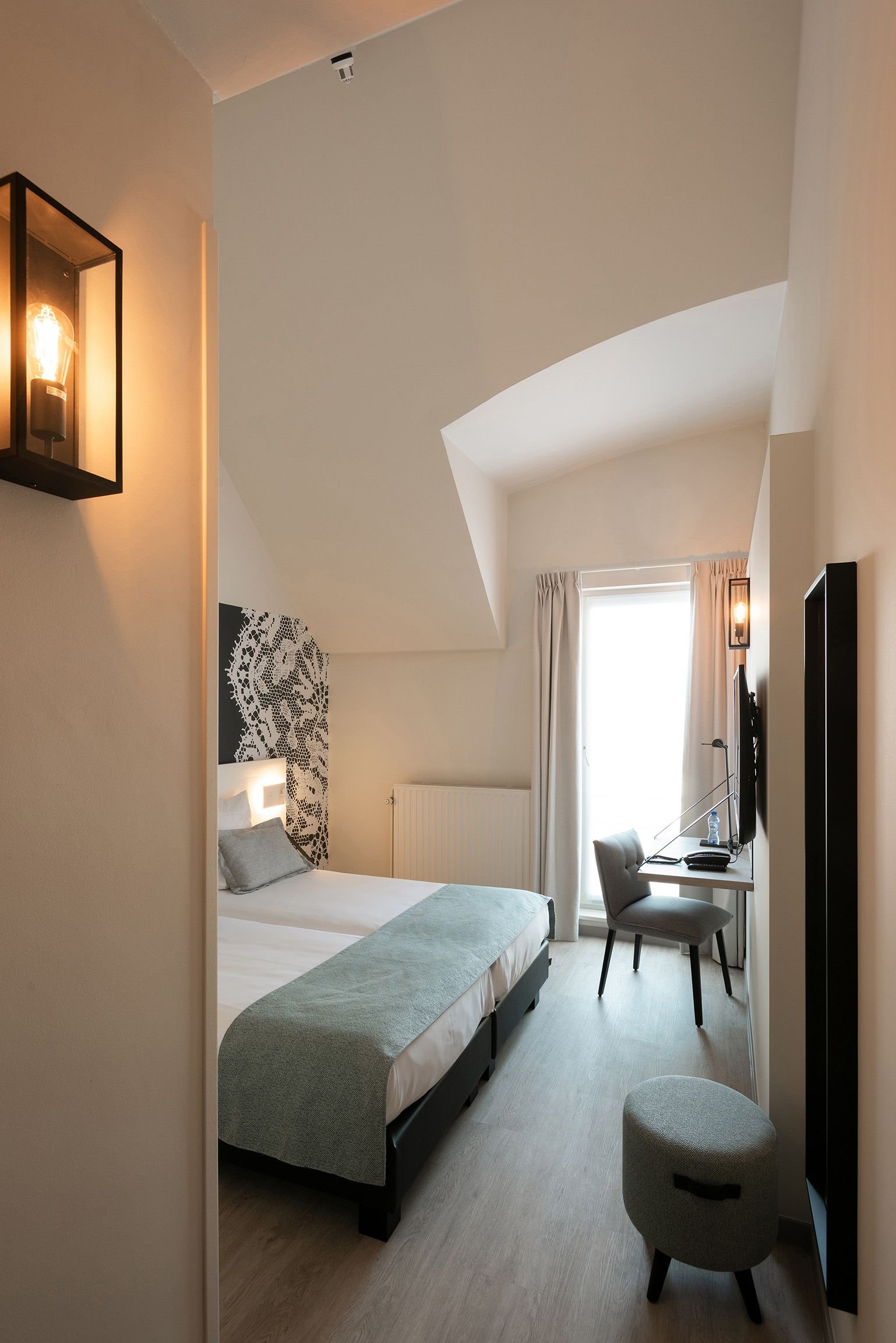 Charming, Twin Beds