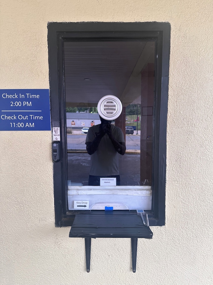 Days Inn by Wyndham Newton MS/I-20 4/23
