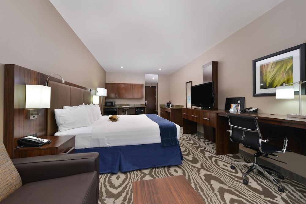 Best Western Plus Williston Hotel & Suites 16/50