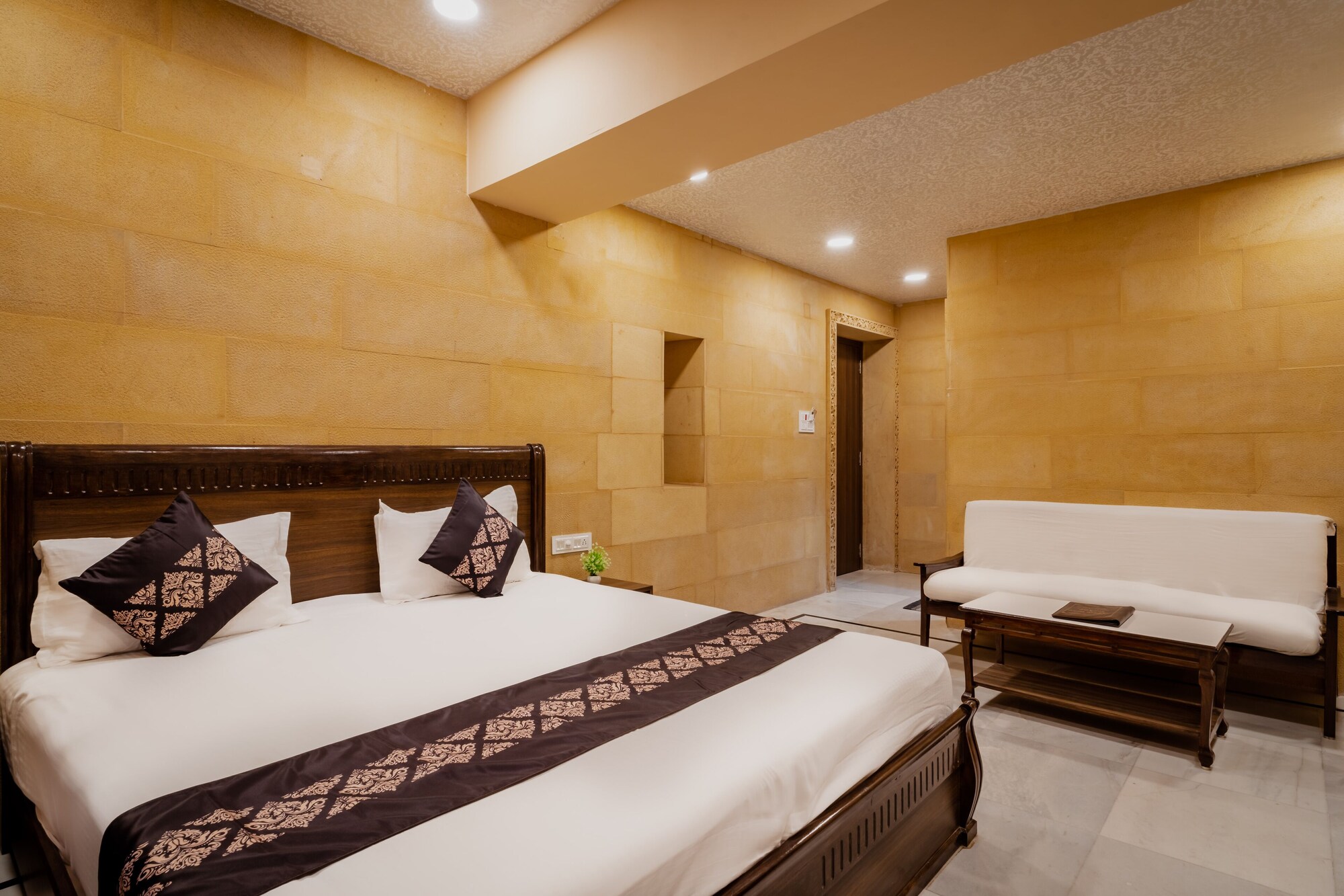 HAVELI, SUITE