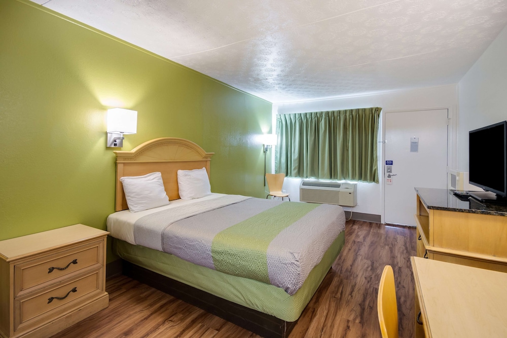 Motel6 Parkersburg, WV 21/39