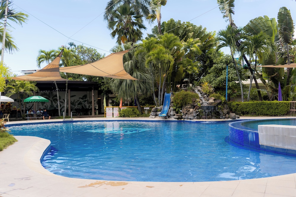 The Ritz Hotel At Garden Oases 4/33