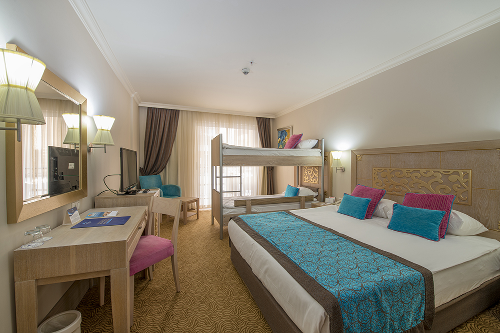 Room, Triple, Lateral Side Sea View