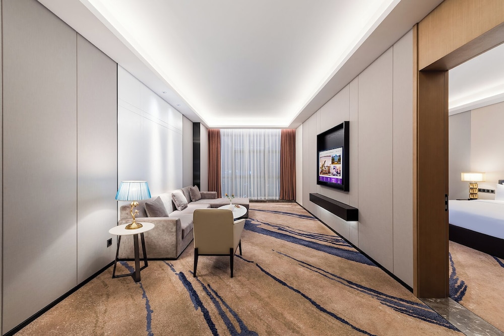 Mercure Shenzhen Pinghu 54/72
