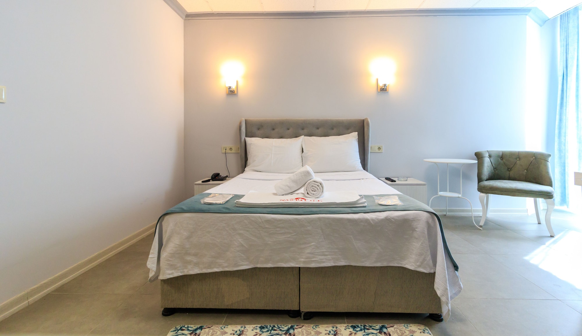 ROOM, DOUBLE BED