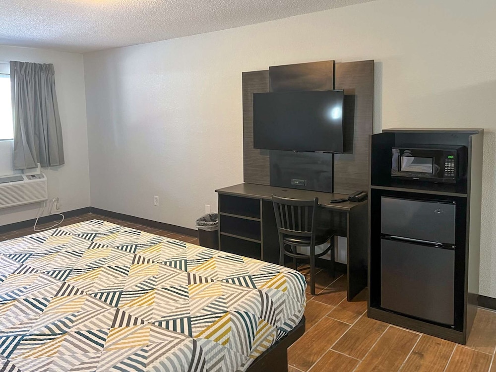 Motel6 Hurricane, WV 15/18