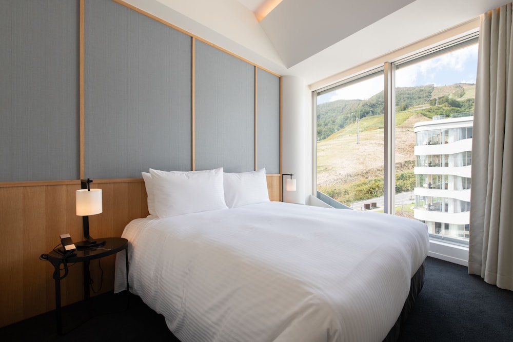 1 BEDROOM, SUITE