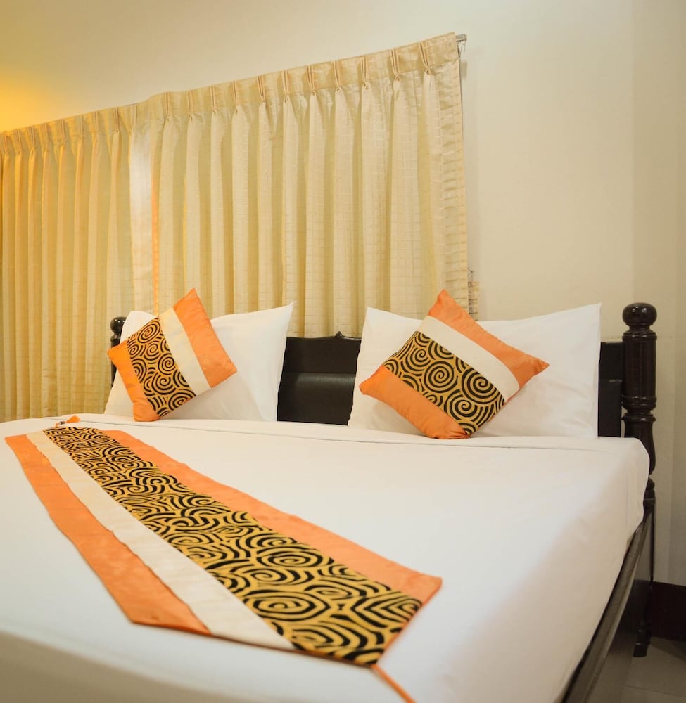 Submukdaphoomplace Hotel 30/50