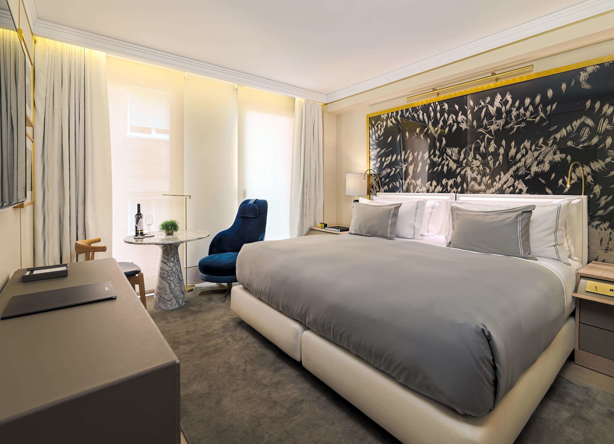 BARCELONA, DELUXE