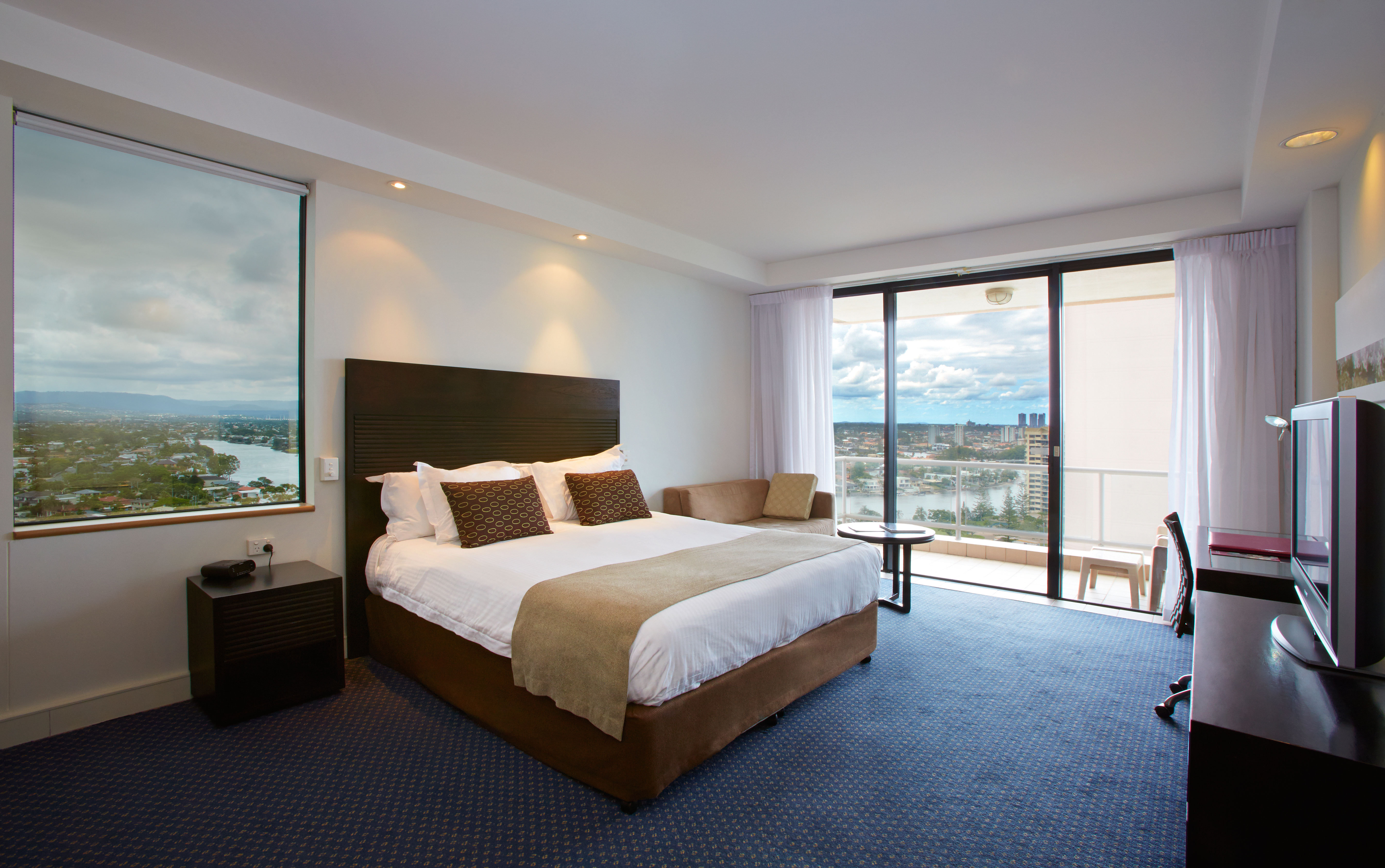 Crowne Plaza Surfers Paradise 12/77