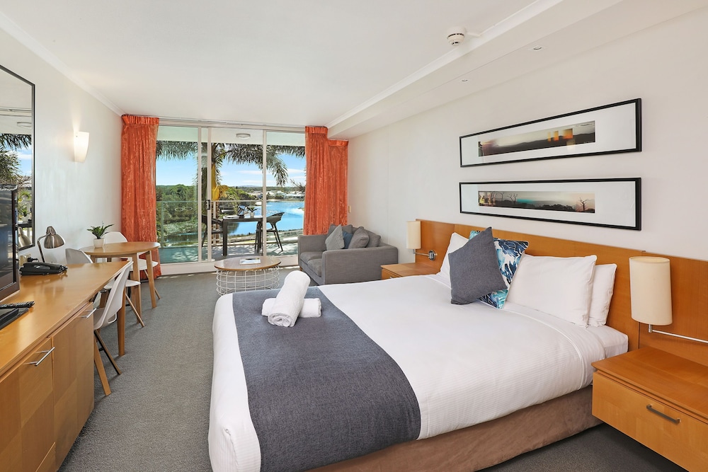 Pelican Waters Resort 14/68