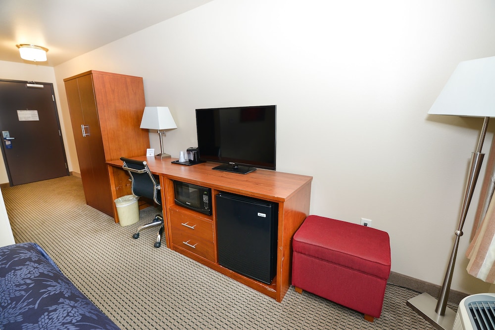 Baymont by Wyndham Grand Forks 41/43